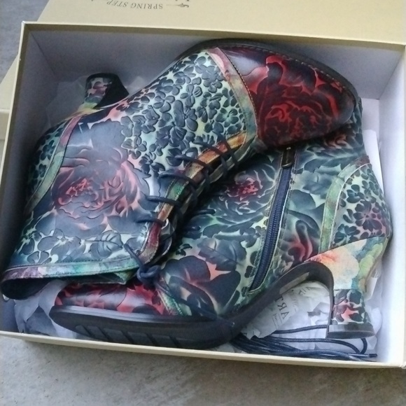 NWT L'Artiste hand painted leather bootie. FAIRYCORE STEAMPUNK ROMANTIC size 9 - Picture 12 of 13